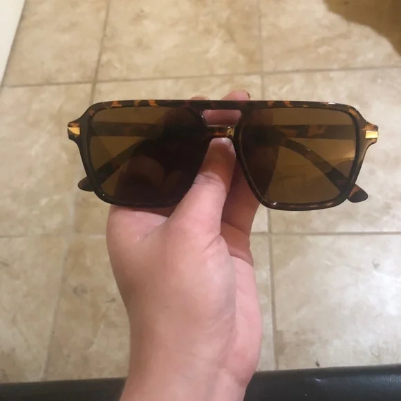 Accessories | Brown Tortoise Shell Sunglasses Nwot | Poshmark display picture 3
